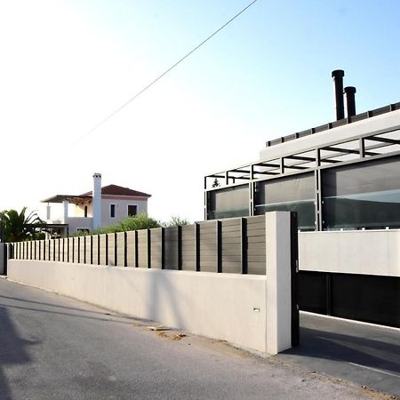 White And Black Aegina 外观 照片