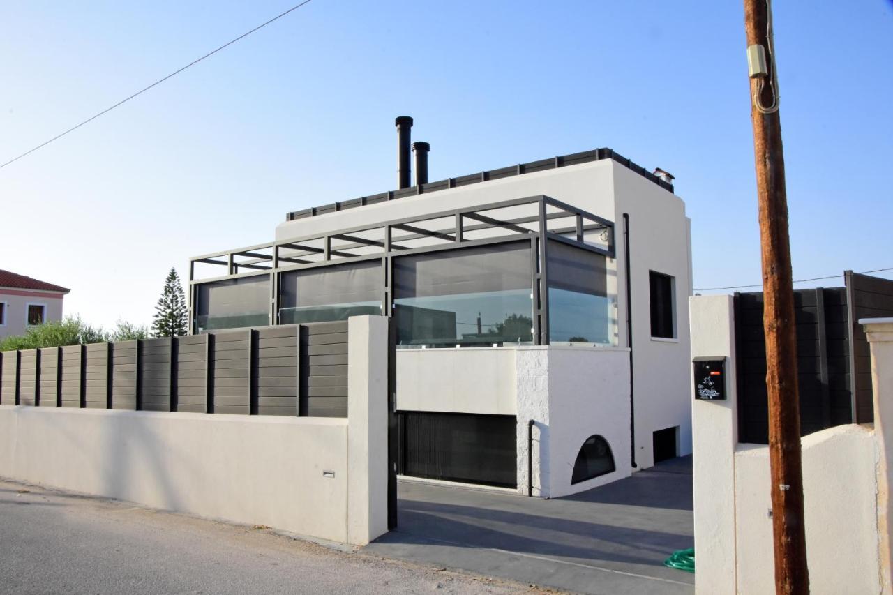 White And Black Aegina 外观 照片