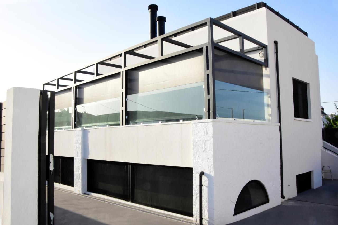 White And Black Aegina 外观 照片